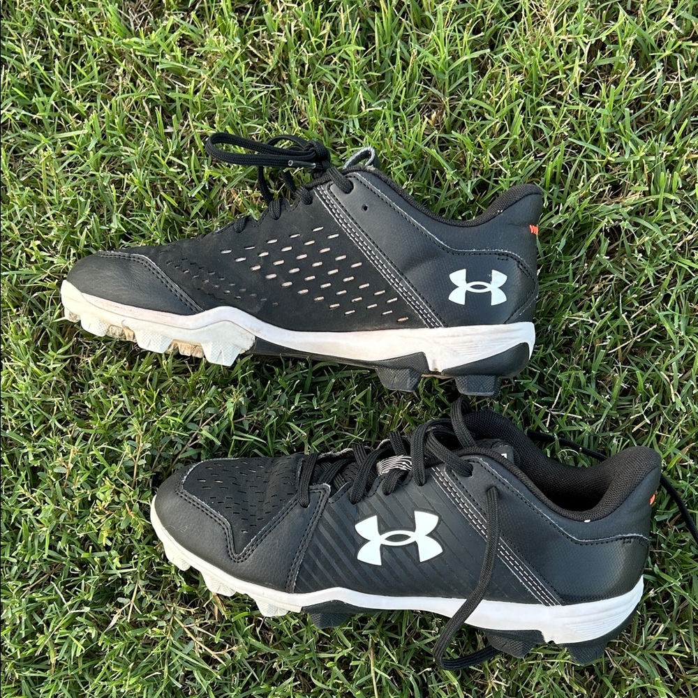 Under Armour Black and White Baseball Cleats - USA Size 7